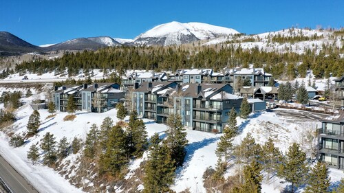 Lake Forest Summit Condo: Great Penthouse Views