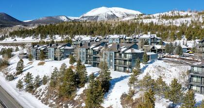 Lake Forest Summit Condo: Great Penthouse Views