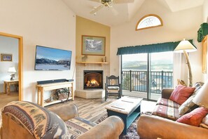 Télévision, cheminée