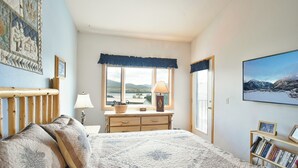 2 bedrooms, internet, bed sheets