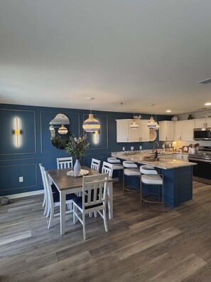 Dining - WishYouWereHere, completely renovated 3rd floor condo with classic coastal vibes (Santa Rosa Beach)