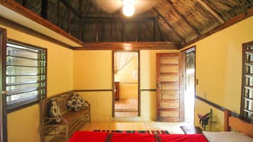 1 habitación, decoración personalizada y muebles diferentes