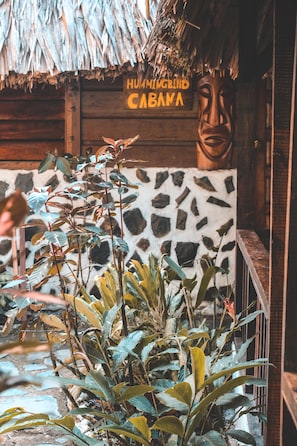 Cabane Confort, plusieurs lits, salle de bains privée, vue jardin | 1 chambre, décoration personnalisée, ameublement personnalisé