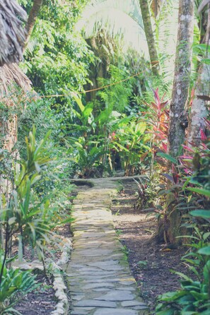 Cabaña Confort, varias camas, no fumadores, vistas al río | Vistas al jardín