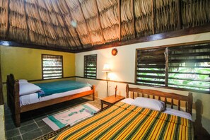 Cabaña familiar, varias camas, no fumadores | Decoración individual, mobiliario individual, wifi gratis y ropa de cama