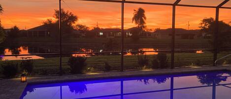 حمّام سباحة خارجي، حمّام سباحة مُدفَّأ