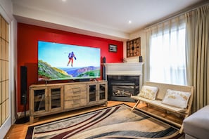 Smart TV, fireplace