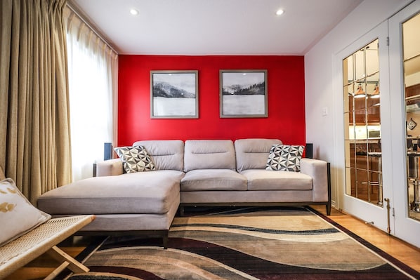 Smart TV, fireplace