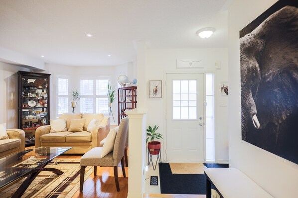 Interior - Modern Luxury Home - 30 Days plus rental (Markham)