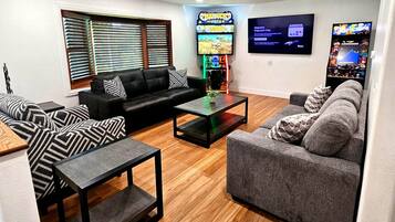 Una televisión, videojuegos