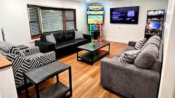 Una televisión, videojuegos