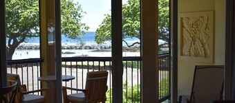 Oceanfront Orchid Room - Hilo Beach House Inn 