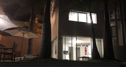 Allas- ja palmupuut Los Llanosin keskustassa