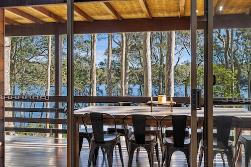 Kings Point Lake House - Lakeside Family Holiday