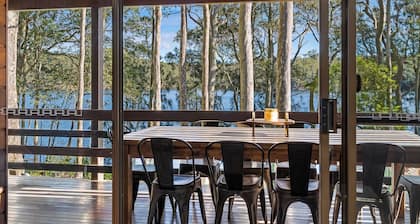 Kings Point Lake House - Lakeside Family Holiday