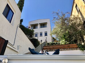 Property grounds - Beautiful Hollywood Hills Home (Los Angeles)