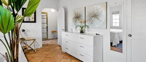 2 chambres, fer et planche à repasser, lit parapluie, Wi-Fi