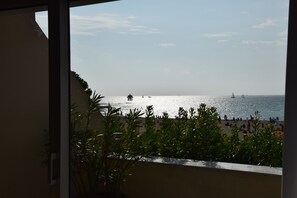 Interior - La Rochelle Les Minimes: Bright apartment beach 20 meters (La Rochelle)