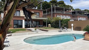 Pool - Castelldefels: House with pool and private garden (Castelldefels)