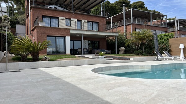Pool - Castelldefels: House with pool and private garden (Castelldefels)