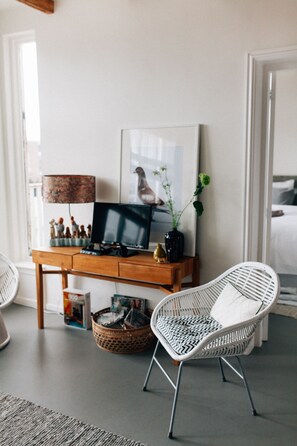 2 chambres, bureau, systĂšme dâinsonorisation, fer et planche Ă repasser