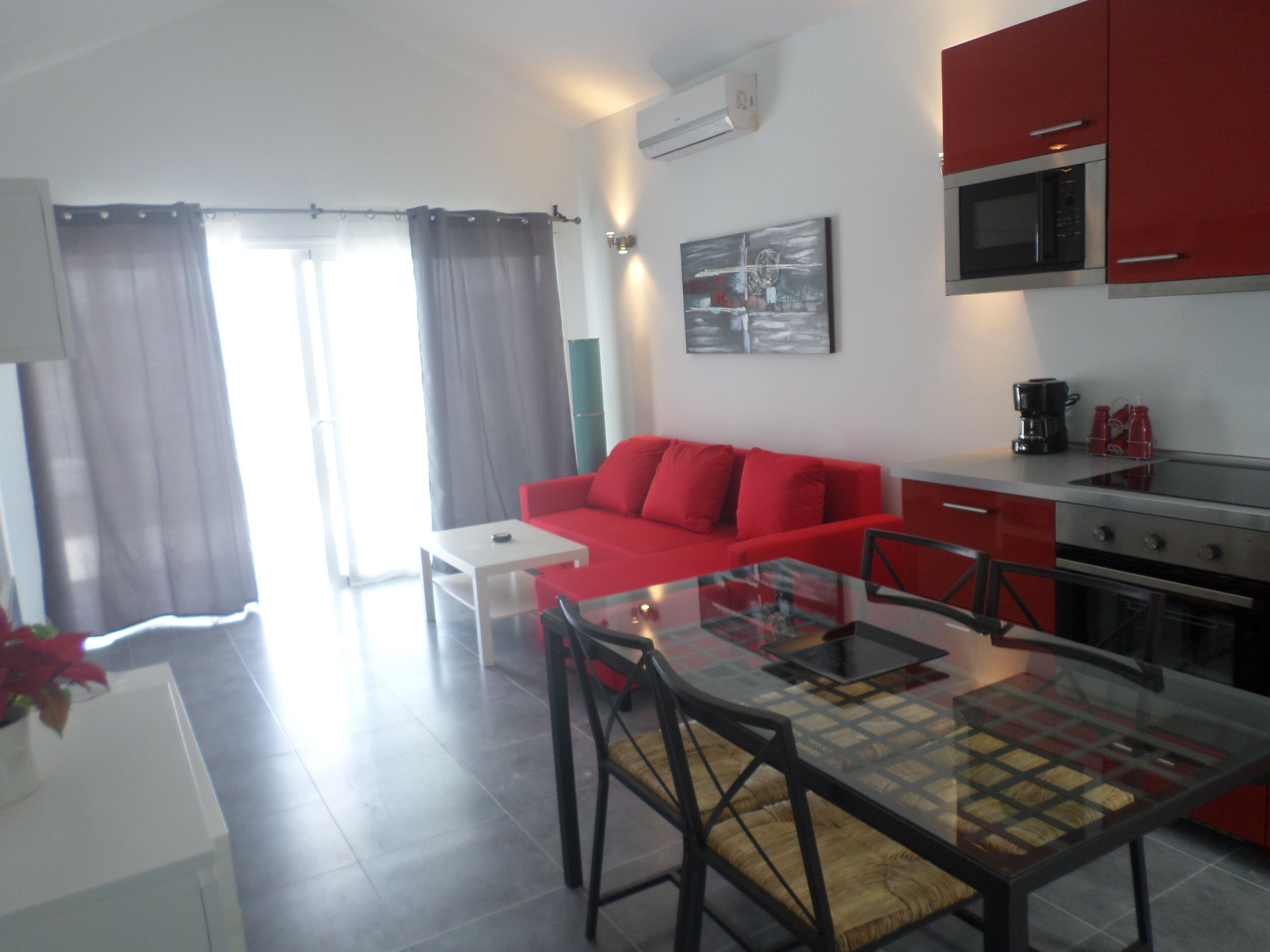 Smart TV, DVD player, books, stereo