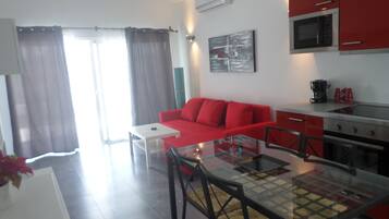 Smart TV, DVD player, books, stereo