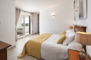 5 bedrooms, in-room safe, iron/ironing board, free WiFi