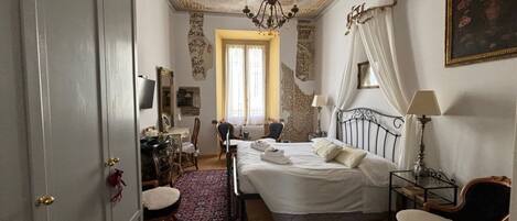 مكواة/لوح كي وواي فاي وملاءات أسرّة