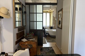 1 habitación, tabla de planchar con plancha, wifi gratis y ropa de cama 