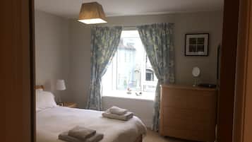 3 slaapkamers, een strijkplank/strijkijzer, reisbedje, gratis wifi