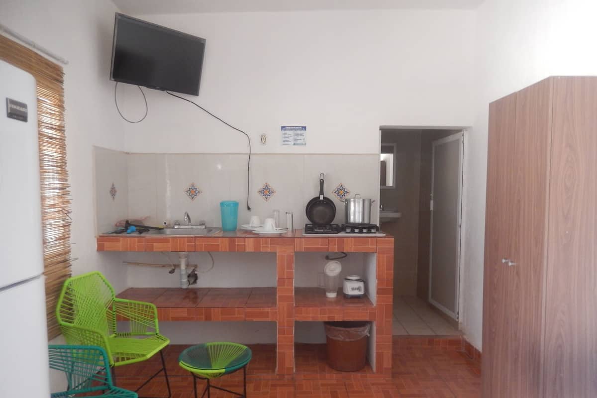 Bungalow Basic, 1 kamar tidur, dapur kecil | Selimut bulu angsa, tirai kedap cahaya, dan seprai linen