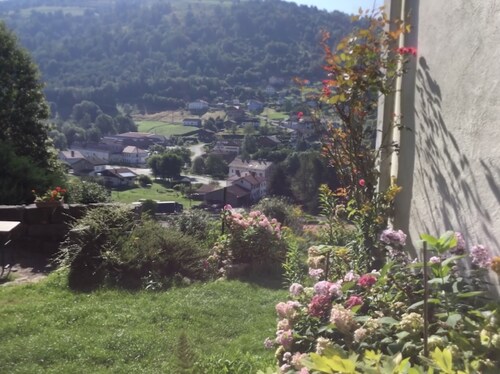 Loue grand appartement dans ferme traditionnelle des Vosges avec vue panoramique