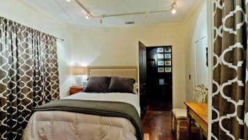 2 bedrooms, desk, iron/ironing board, WiFi (free)
