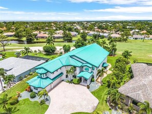 Exterior - Large Family Getaway-Unique Indoor Oasis w/ heated pool, hot tub, pool table! (Punta Gorda)
