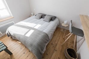 2 bedrooms, iron/ironing board, travel crib, free WiFi