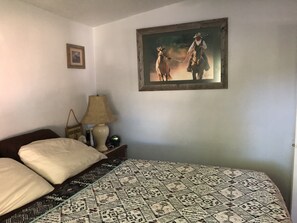 2 bedrooms, iron/ironing board, free WiFi, bed sheets - Authentic Southwest Experience (Paulden)