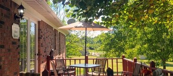 Welcome to your home away from home at my Bardstown’s Sweet Retreat!