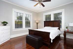 3 bedrooms, iron/ironing board, WiFi, bed sheets