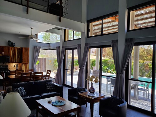 Beautiful House, Private Yard & Pool, Outdoor Seating, Garage Space, Sleeps 6.