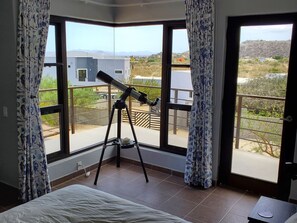 3 عدّة غرف نوم وخزنة داخل الغرفة ومكتب وواي فاي مجانًا