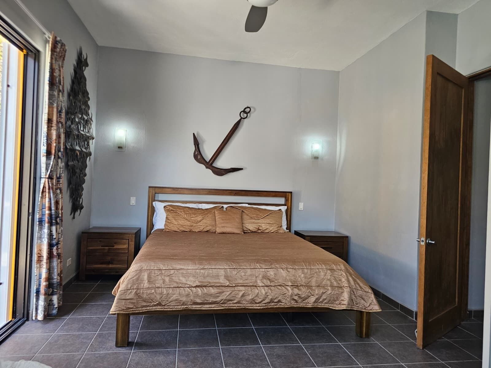 3 chambres, coffres-forts dans les chambres, bureau, Wi-Fi gratuit