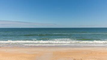 Beach nearby, sun loungers, beach towels