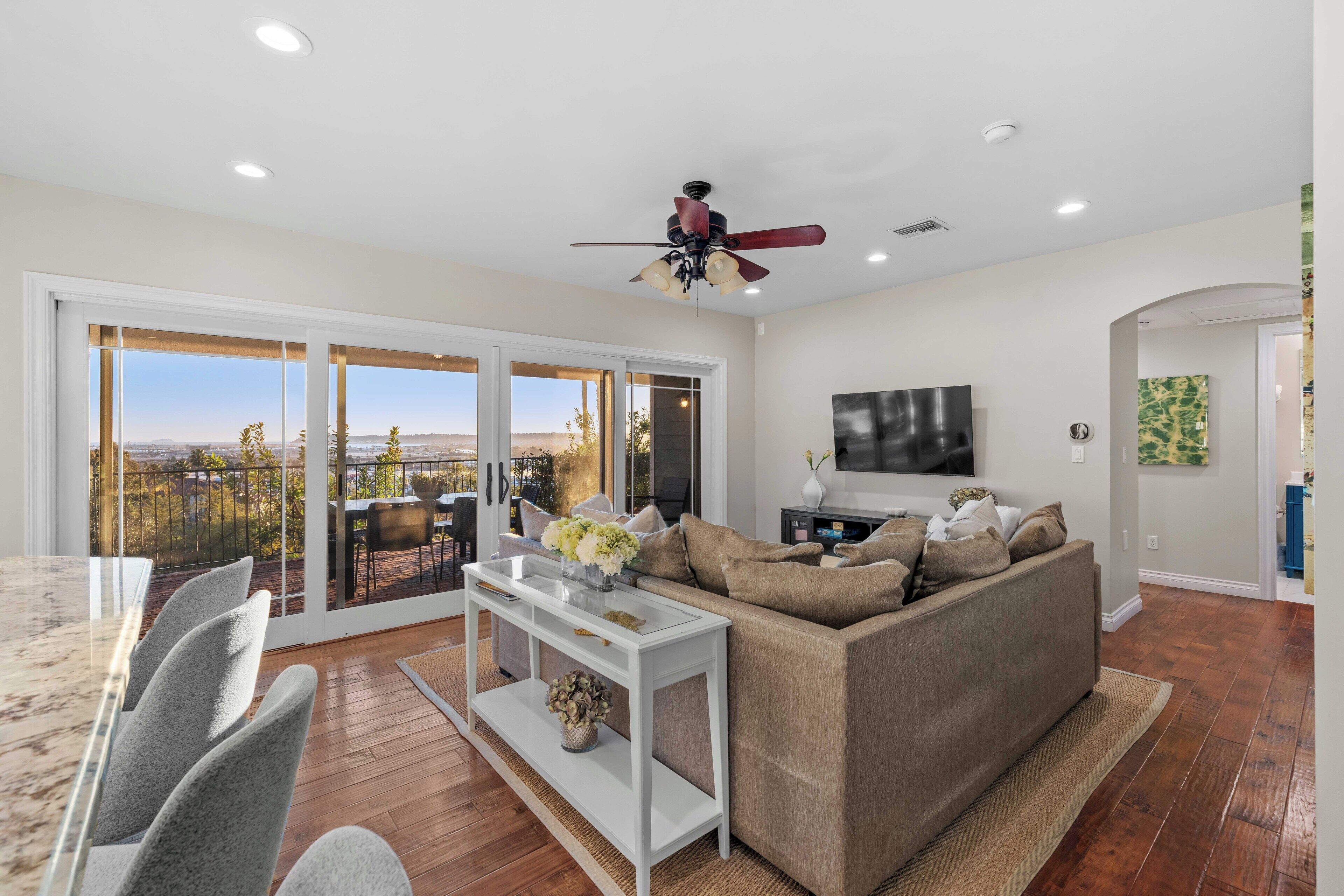 Smart TV, table tennis