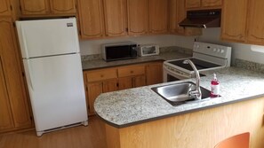 Micro-ondes, cafetière/bouilloire