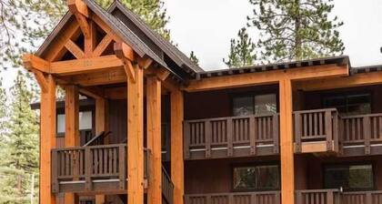 Beautiful & Affordable Condo, Walk to the Beach, the Hyatt, and Hiking Trails