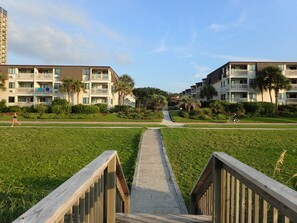 Property grounds - 2nd floor ocean front private balcony in 3 story building. Air BnB supperhost (Myrtle Beach)
