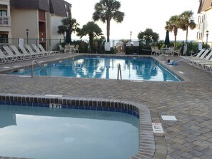 Outdoor pool - 2nd floor ocean front private balcony in 3 story building. Air BnB supperhost (Myrtle Beach)