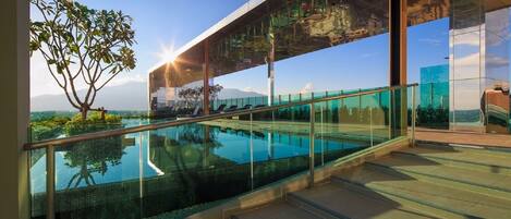 حمّام سباحة خارجي