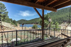 Property grounds - Fawn Haven on the Lake (Bailey)